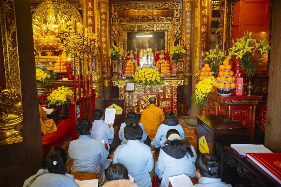 Phật tử thành kính dự Lễ Vía Đức Phật A Di Đà trên đỉnh Fansipan