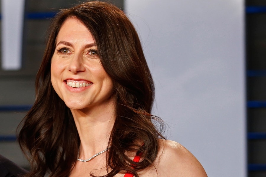 Vợ cũ Jeff Bezos làm từ thiện hơn 26 tỷ USD