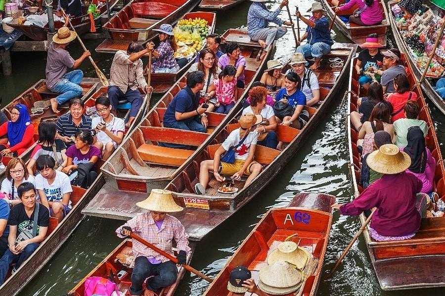 Vì sao cúm bùng theo mùa lễ hội?