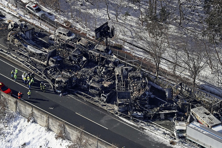 Gần 70 xe đâm liên hoàn trên cao tốc Nhật Bản