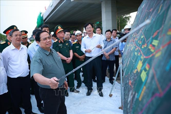 Thủ tướng kiểm tra tiến độ thi công dự án cao tốc Châu Đốc - Cần Thơ - Sóc Trăng