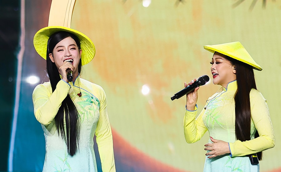 Thanh Duy giả gái hát cùng Như Quỳnh