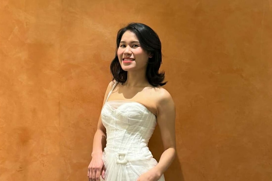 Nữ huấn luyện viên giữ dáng săn chắc nhờ gym, pilates