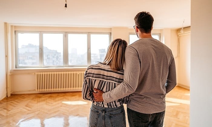 Mua nhà từ tiền bán đất trước khi kết hôn, có được coi là tài sản riêng?