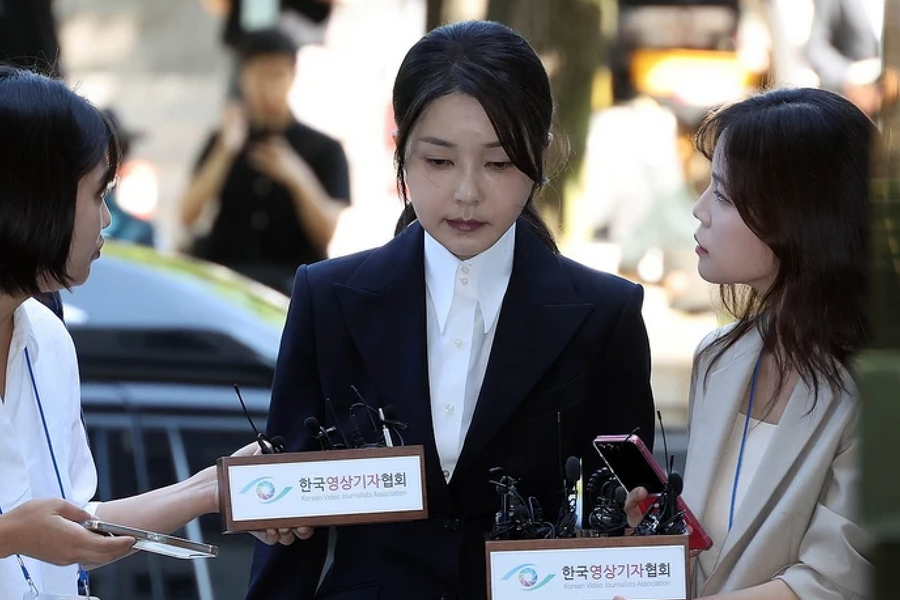 Cựu đệ nhất phu nhân Hàn Quốc bị cáo buộc nhận hối lộ túi Chanel, Dior sang chảnh