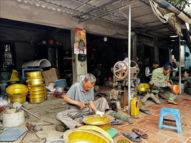 Làng nghề đúc đồng Đại Bái rộn ràng mùa Tết
