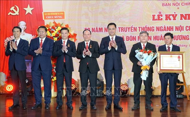 Ban Nội chính Thành ủy Đà Nẵng đón nhận Huân chương Lao động hạng Ba