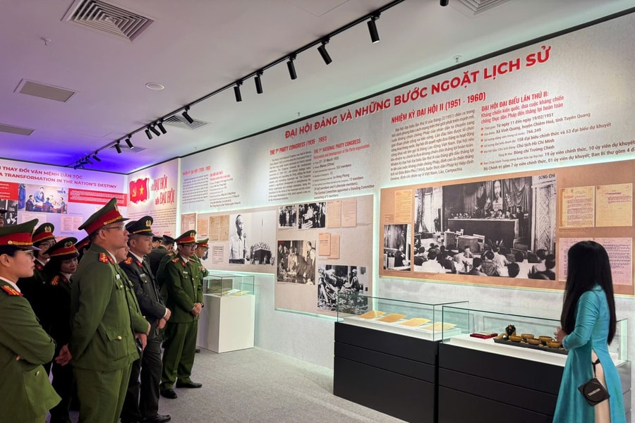 Từ tư liệu lịch sử đến bồi đắp niềm tin chính trị