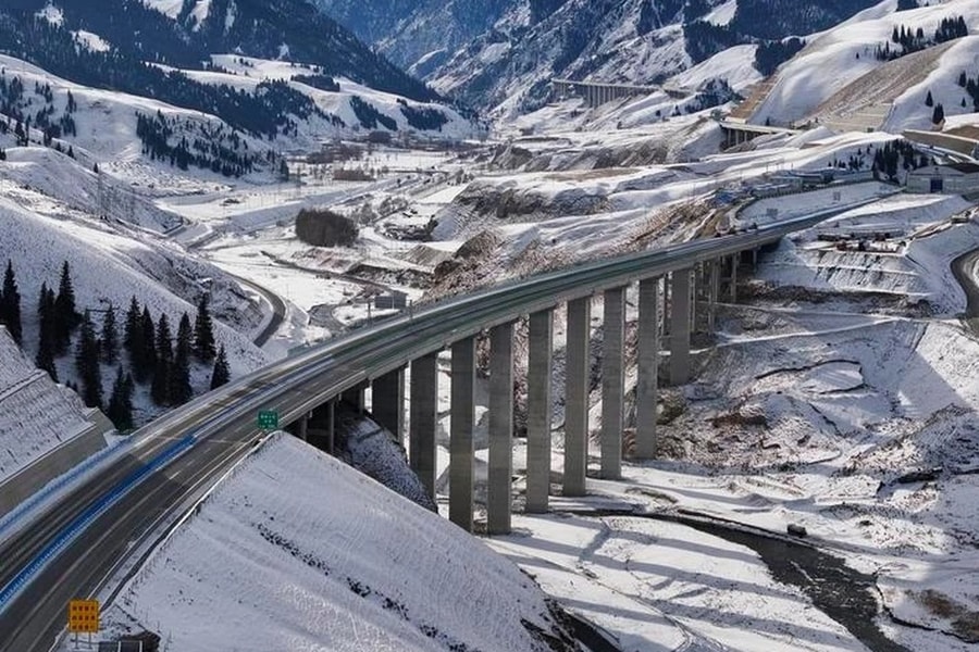 Trung Quốc có hầm cao tốc dài nhất đi xuyên núi: Từ vài giờ chỉ còn 20 phút