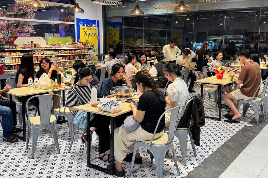 Nở rộ mô hình siêu thị tích hợp ẩm thực