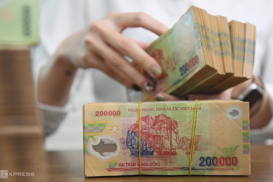 Thêm công an, bộ đội, lao động thời vụ sẽ bị khấu trừ lương nếu không nộp phạt hành chính