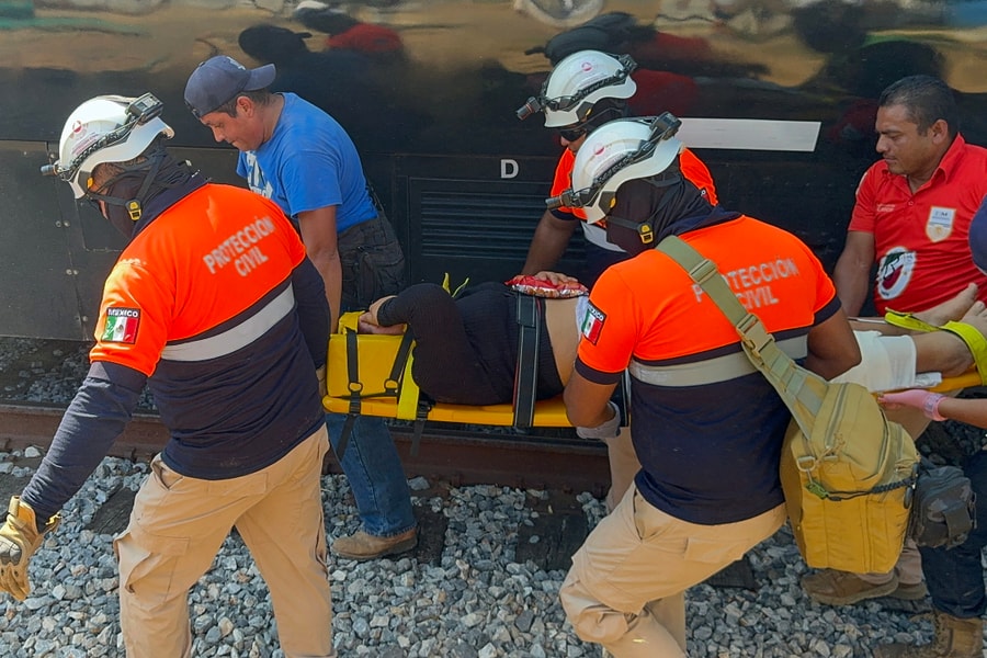 Tàu hỏa trật bánh ở Mexico, ít nhất 13 người chết