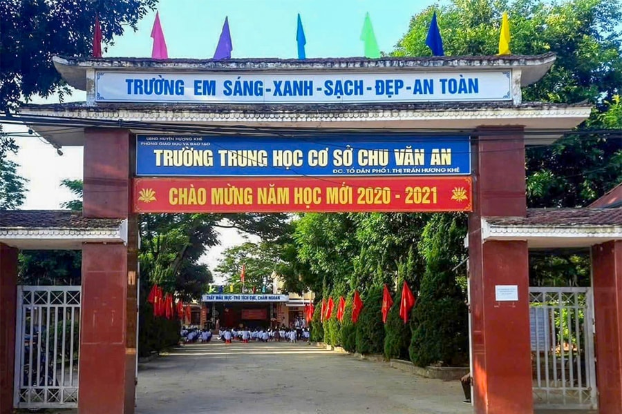 Thầy giáo bị tố sàm sỡ nữ sinh lớp 8 trong trường