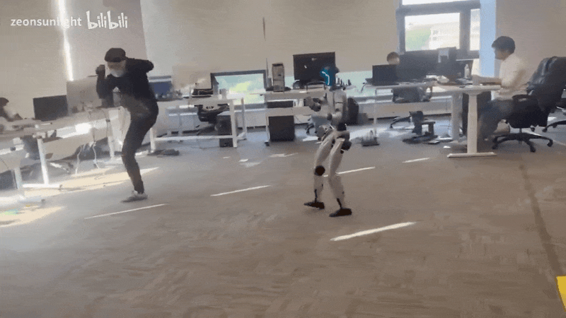 Elon Musk 'cười ra nước mắt' khi Unitree G1 đá người