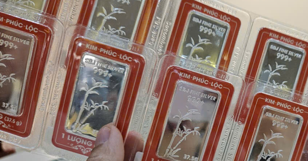 Giá bạc hôm nay 29-12: Rớt thẳng đứng, chuyên gia cảnh báo rủi ro