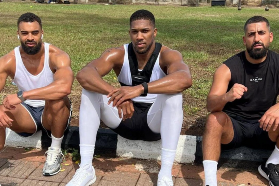 'Quyền vương' thoát chết thần kỳ vẫn chịu nỗi đau xé lòng