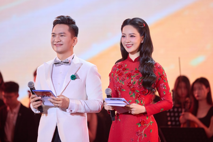 Cặp đôi MC ăn ý của VTV, sống kín tiếng ngoài đời là ai?