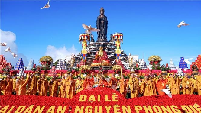 Đại lễ cầu Quốc thái dân an - mưa thuận gió hoà trên đỉnh núi Bà Đen