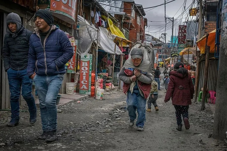 Cuộc sống ở thành phố gần bầu trời nhất