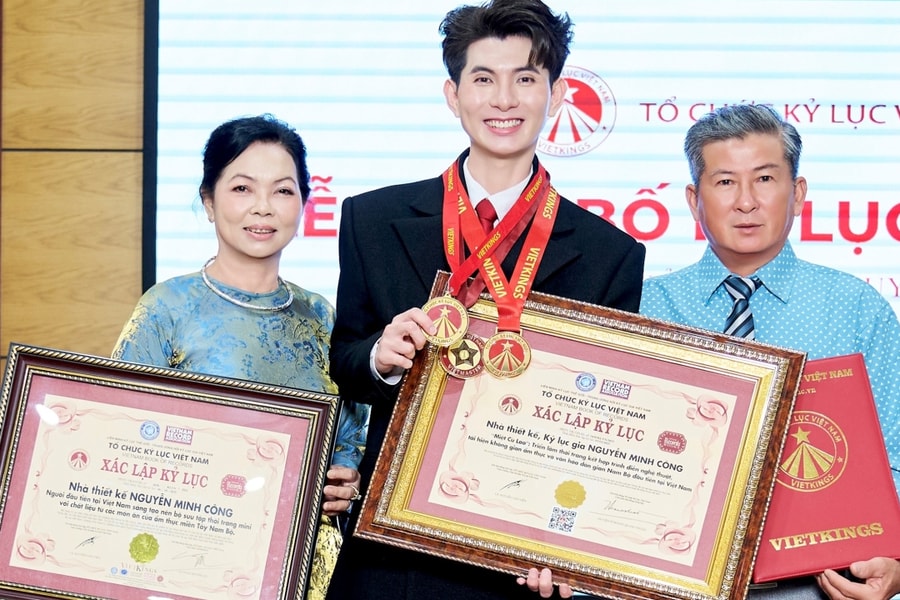 Triển lãm thời trang 'Miệt cù lao' nhận bằng kỷ lục Việt Nam