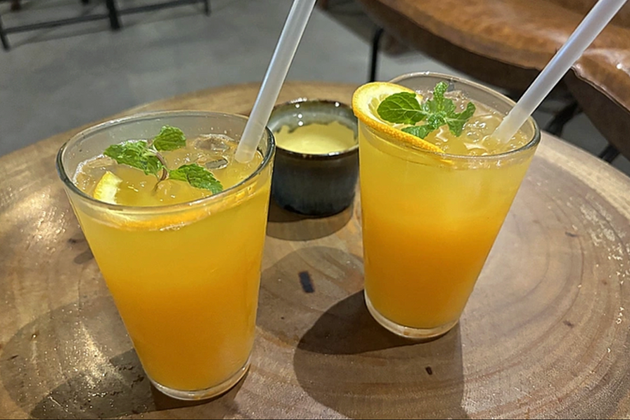 Thời điểm nào trong ngày không nên uống nước cam?