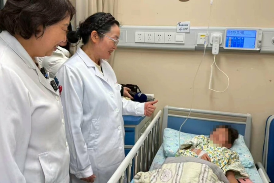 Trả lại dạng giới nữ, bảo tồn chức năng sinh sản bé 8 tuổi lưỡng tính