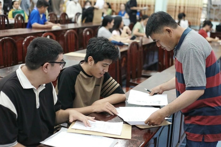 Hơn 700 sinh viên sư phạm ra trường vẫn bị nợ 145 triệu đồng tiền hỗ trợ