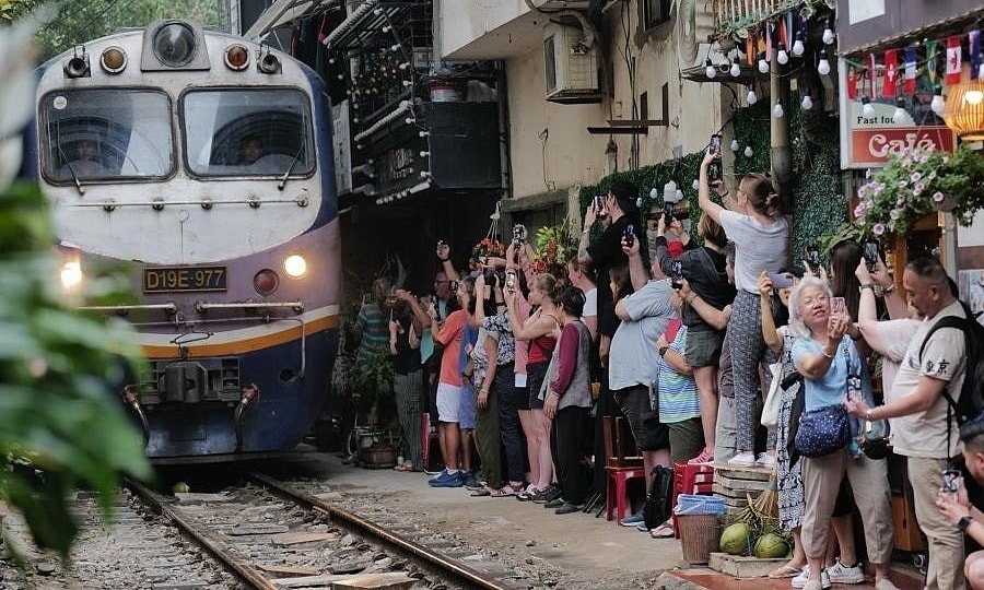 7 năm giằng co phố cà phê đường tàu Hà Nội