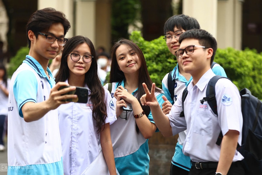 Hơn 500 trường ở TP HCM siết điện thoại vào giờ ra chơi từ tháng 1