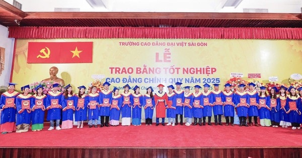 Hơn 1.000 sinh viên Trường Cao đẳng Đại Việt Sài Gòn nhận bằng tốt nghiệp