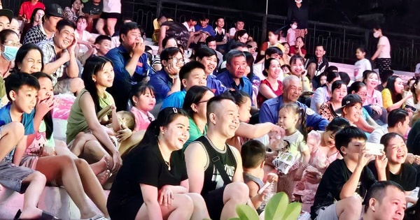 Công nhân trong khu công nghiệp, khu chế xuất ở TPHCM đón năm mới sớm