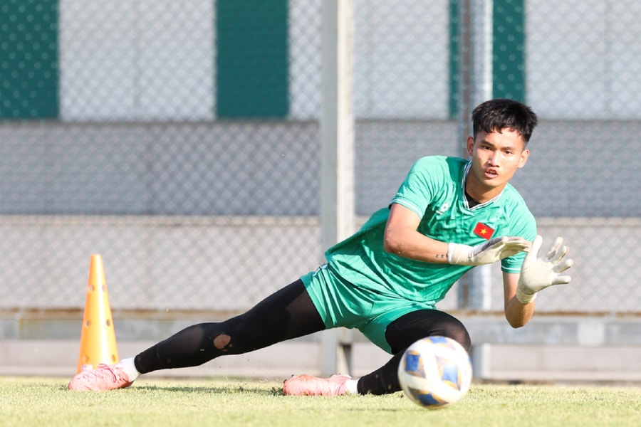 HLV Kim Sang-sik gọi gấp nhân tố mới bay hơn 6.000 km chi viện U23 Việt Nam