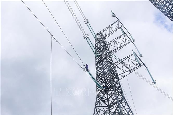 Đóng điện kháng bù ngang tại 4 trạm biến áp 500kV