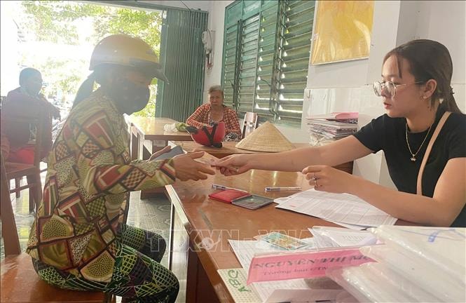 Người dân An Giang hân hoan đón nhận quà của Đảng, Nhà nước