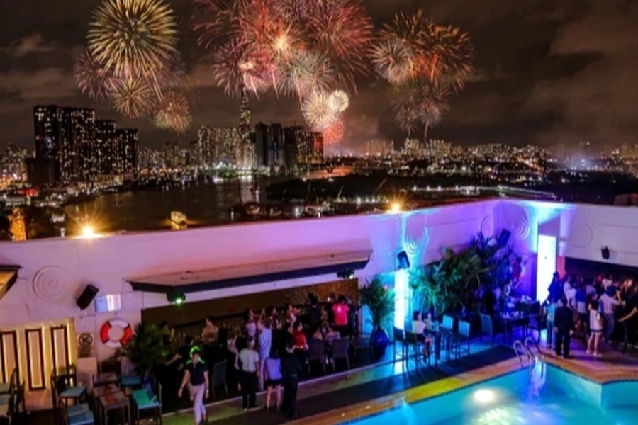 Giá khách sạn đêm giao thừa tăng 30%, phòng 50 triệu đồng cũng kín chỗ