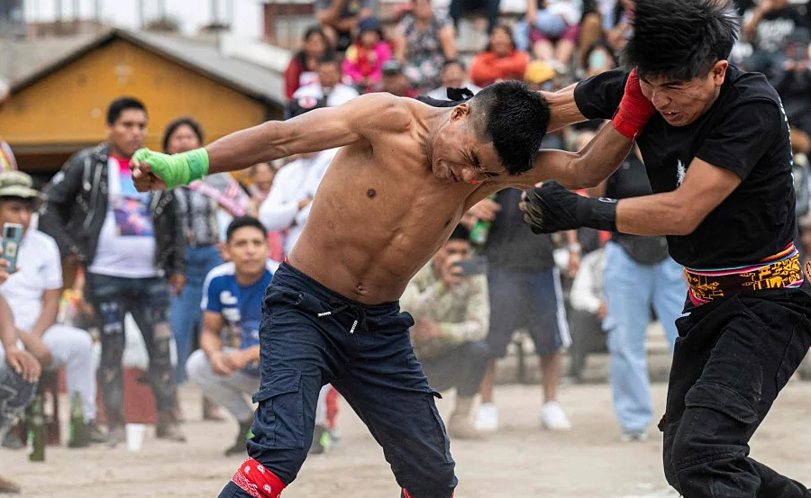 Nơi nào người dân đánh nhau để đón năm mới bình an?