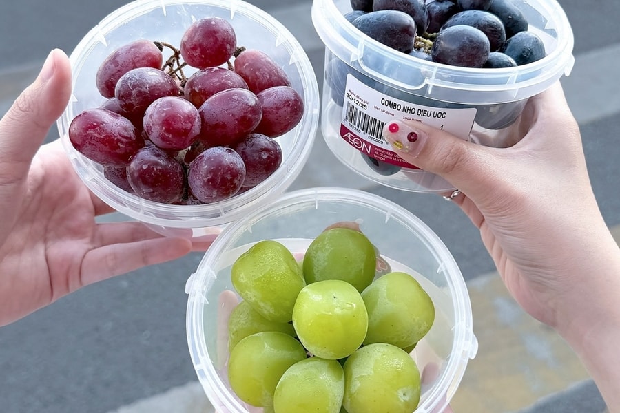 Giải mã tục lệ ăn 12 trái nho ước nguyện đêm giao thừa