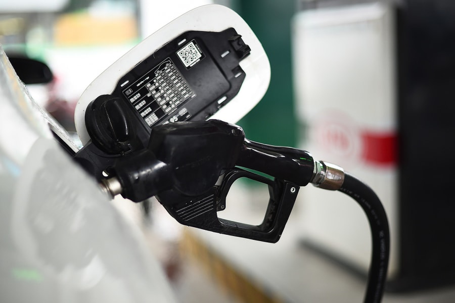 Giá xăng xuống dưới 19.000 đồng một lít