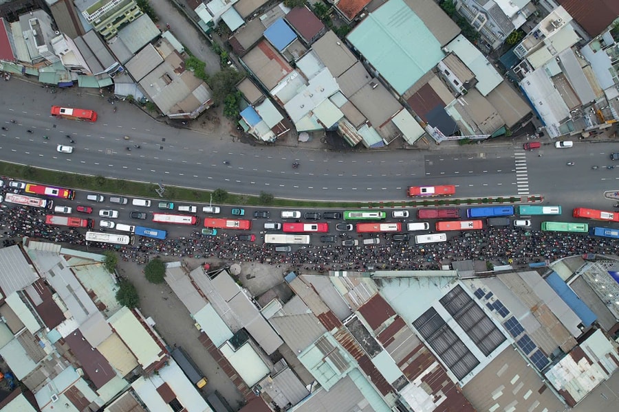 Dòng xe ùn ứ cửa ngõ Hà Nội, TP HCM trước kỳ nghỉ lễ 4 ngày