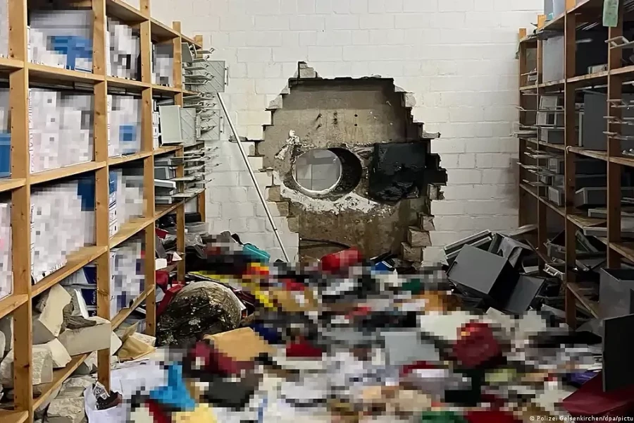 Khoan xuyên kho tiền ngân hàng, trộm 35 triệu USD