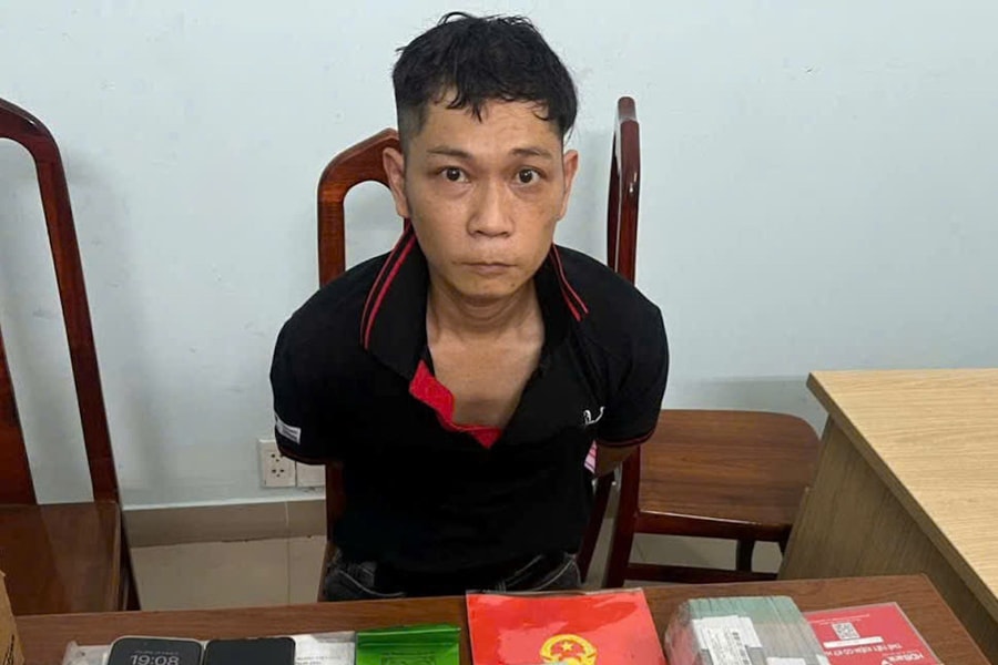 Mua quà cho bạn gái sau khi trộm hơn một tỷ đồng trong cốp xe