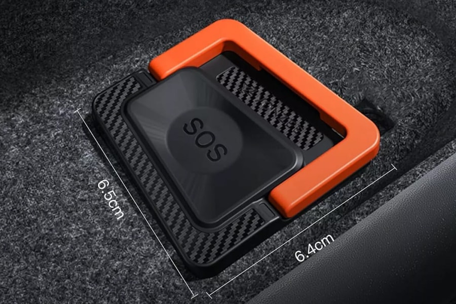 Người dùng xe Tesla đổ đi mua dụng cụ thoát hiểm