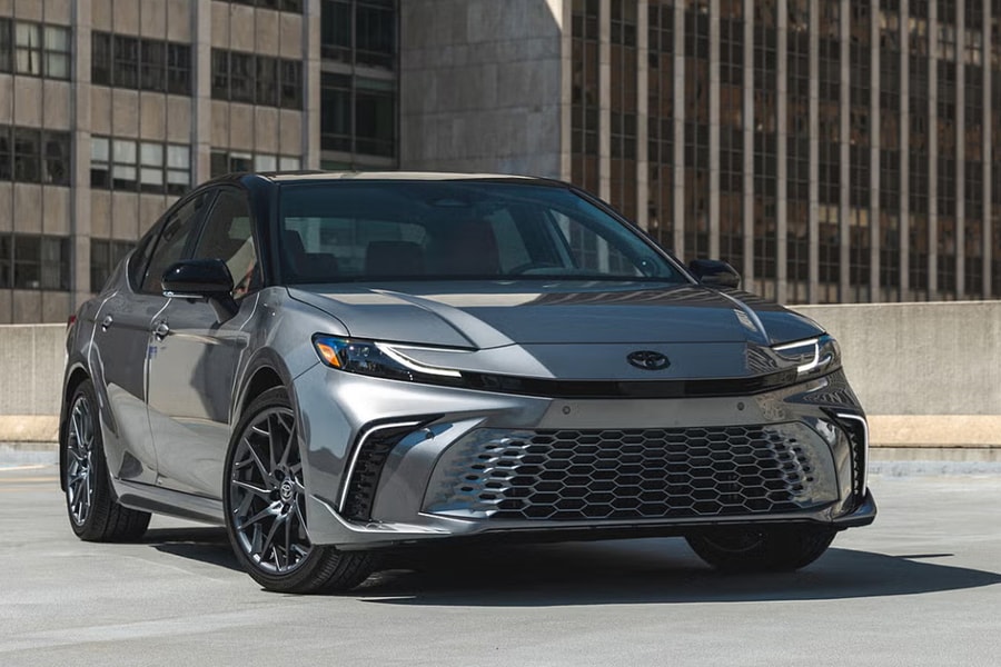 Xe điện hóa và thuế quan bao trùm ngành ôtô thế giới 2025