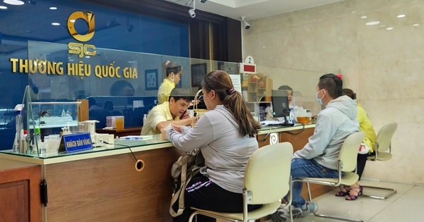 Giá vàng tiếp tục giảm sâu, công ty SJC tạm ngừng giao dịch vàng miếng, vàng nhẫn