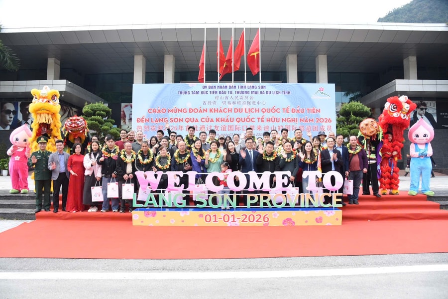 Lạng Sơn đón đoàn khách du lịch quốc tế đầu tiên của năm mới 2026
