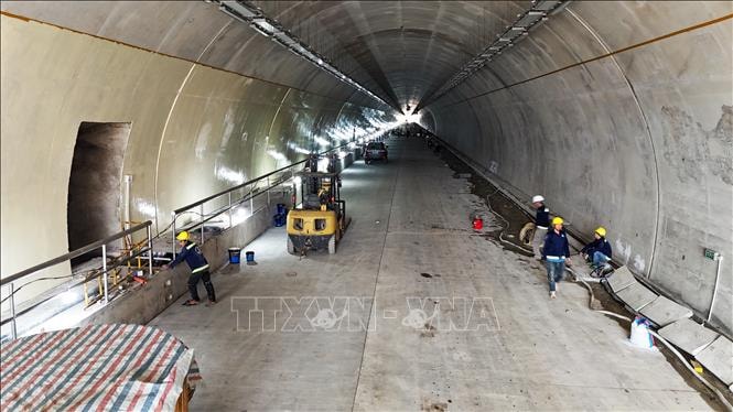 Tập trung thi công nước rút trên công trường hầm Đèo Ngang