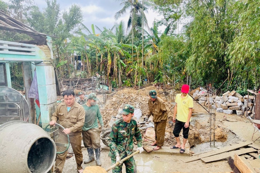 Xuyên Tết dựng nhà giúp dân