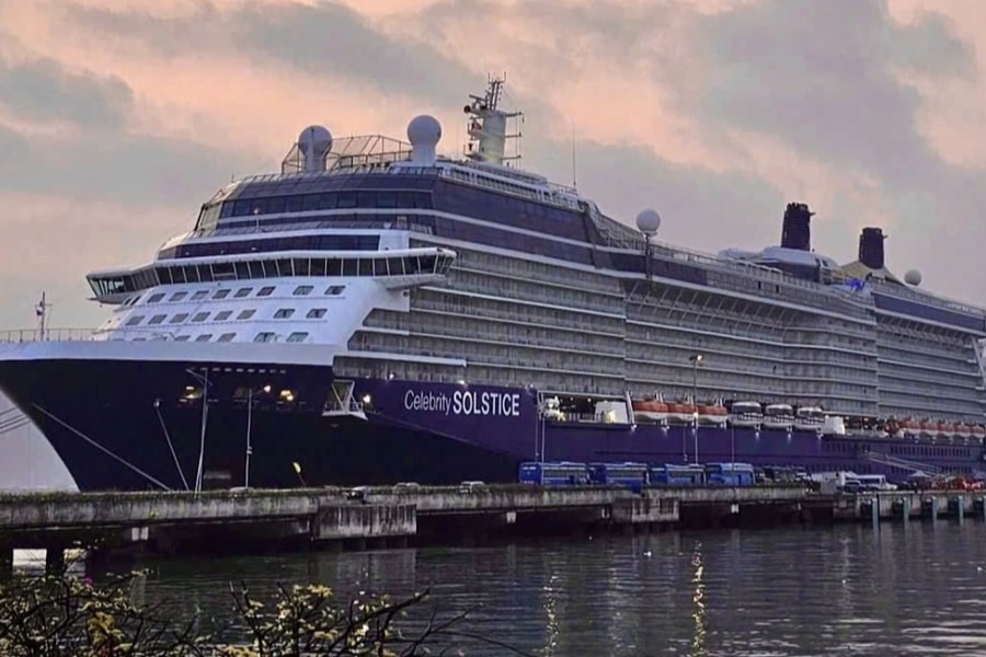 Quảng Ninh đón tàu biển quốc tế đầu tiên năm 2026 chở hơn 3.000 du khách