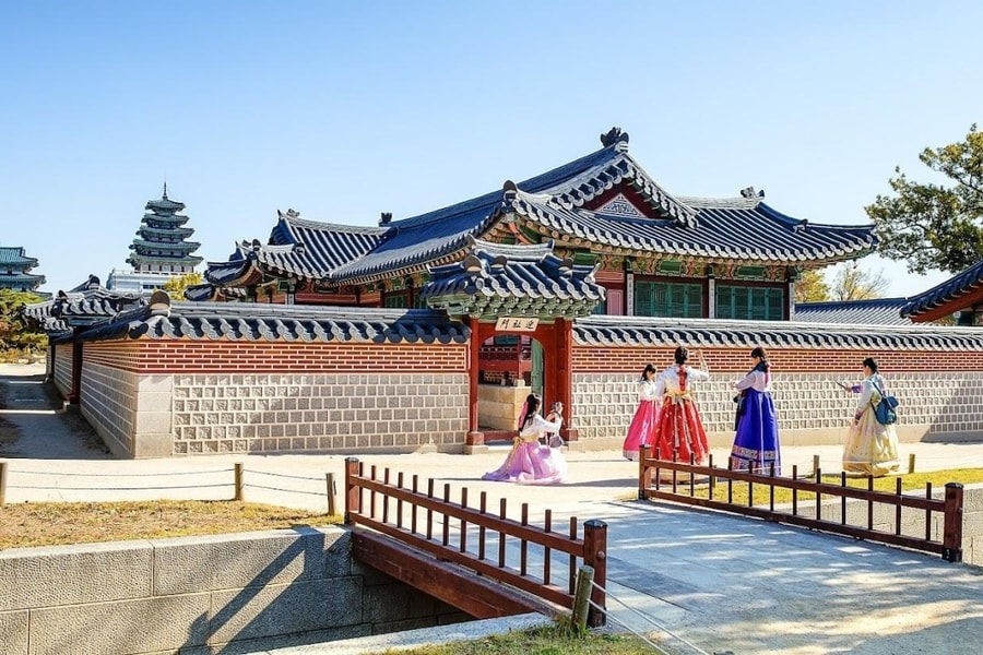 Hàn Quốc gia hạn miễn phí visa cho khách đoàn Việt Nam