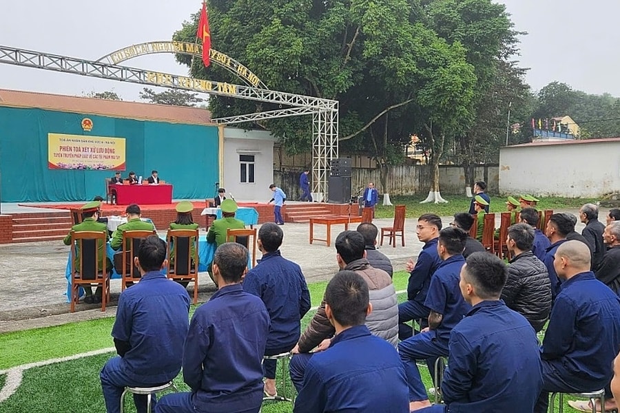 Người nghiện mang ma túy về nhà sử dụng bị đưa ra xét xử lưu động